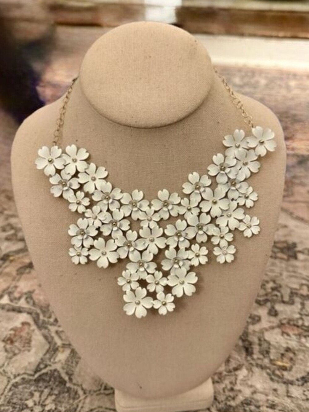 ANTHROPOLOGIE Serafina Mega Daisy Floral Statement Bib Necklace White SRP$78 NWT